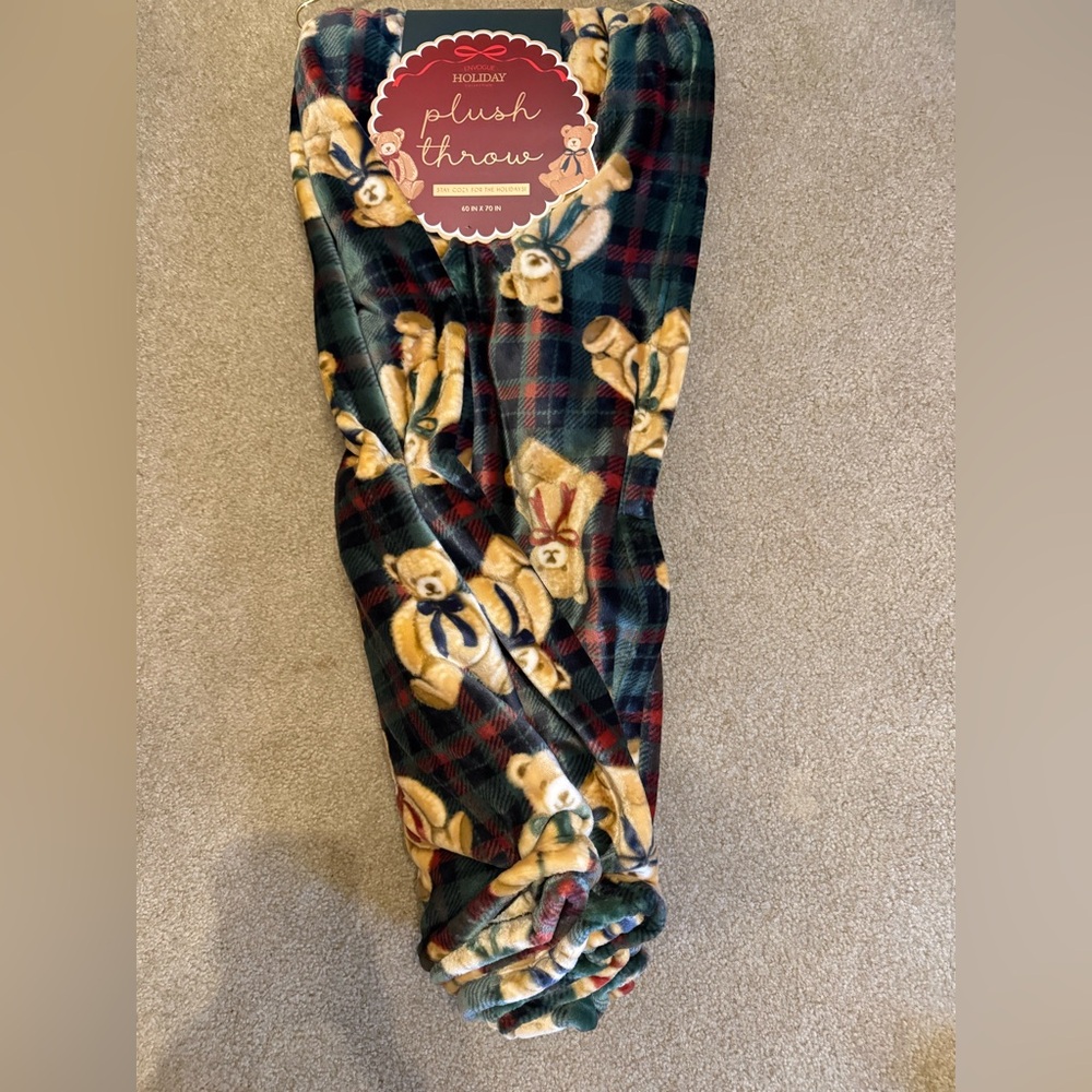 Envogue plush holiday throw 
Measures 60x 70